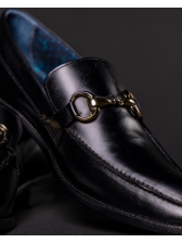 01 Sapato Mocassim Loafer Preto com Fivela Dourada