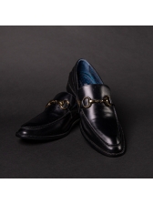 01 Sapato Mocassim Loafer Preto com Fivela Dourada